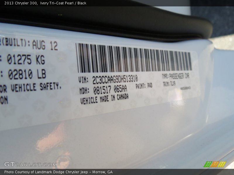Ivory Tri-Coat Pearl / Black 2013 Chrysler 300