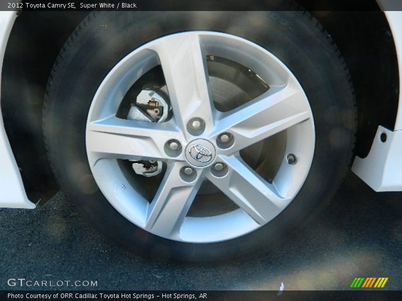 Super White / Black 2012 Toyota Camry SE