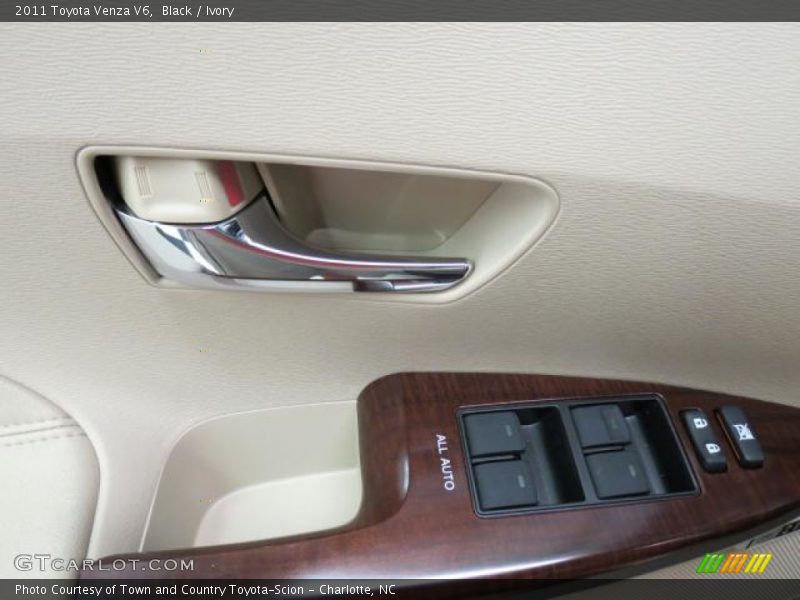 Black / Ivory 2011 Toyota Venza V6