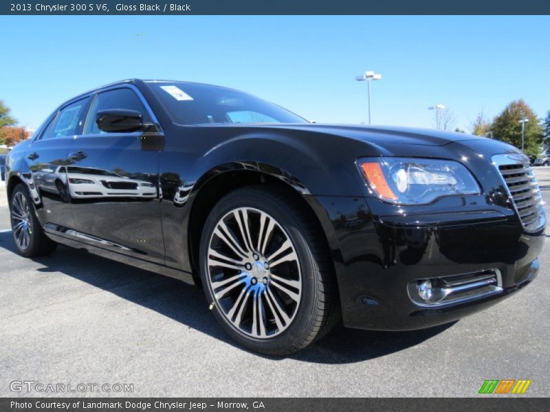 Front 3/4 View of 2013 300 S V6