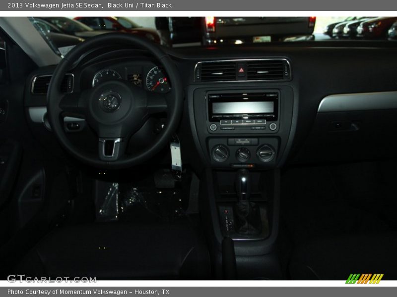 Black Uni / Titan Black 2013 Volkswagen Jetta SE Sedan