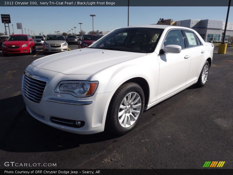 Ivory Tri-Coat Pearl / Black/Light Frost Beige 2013 Chrysler 300