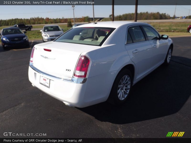 Ivory Tri-Coat Pearl / Black/Light Frost Beige 2013 Chrysler 300