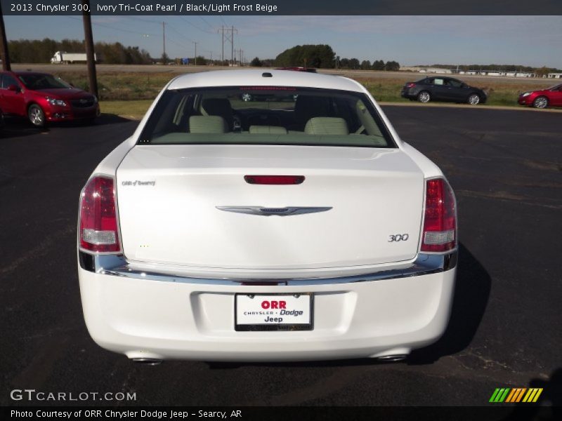 Ivory Tri-Coat Pearl / Black/Light Frost Beige 2013 Chrysler 300