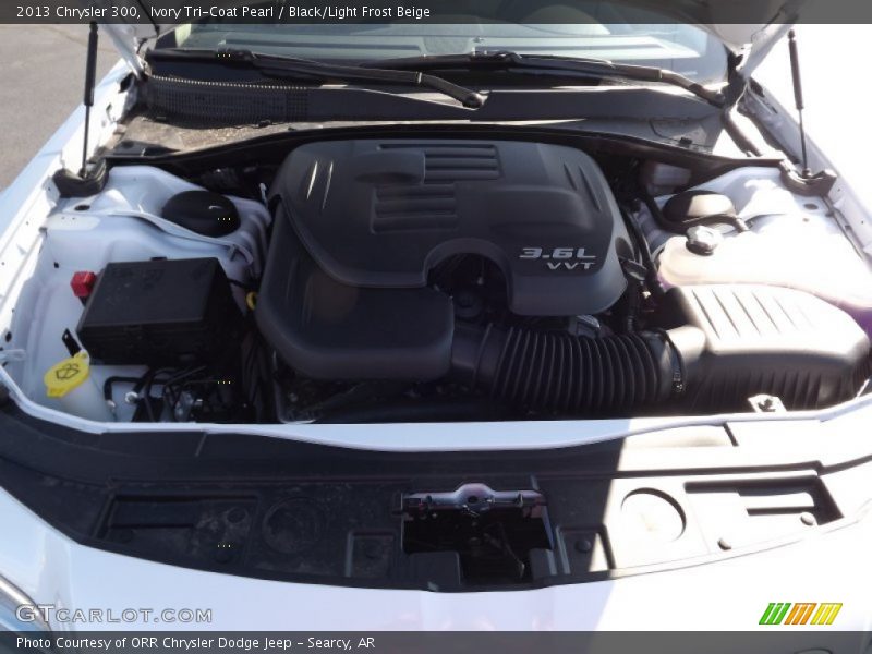 Ivory Tri-Coat Pearl / Black/Light Frost Beige 2013 Chrysler 300