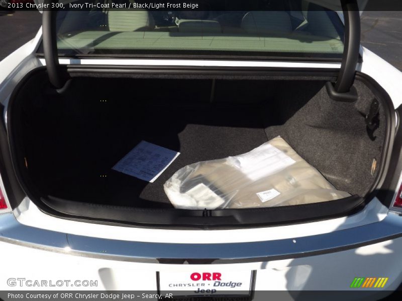 Ivory Tri-Coat Pearl / Black/Light Frost Beige 2013 Chrysler 300