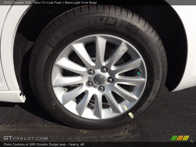 Ivory Tri-Coat Pearl / Black/Light Frost Beige 2013 Chrysler 300