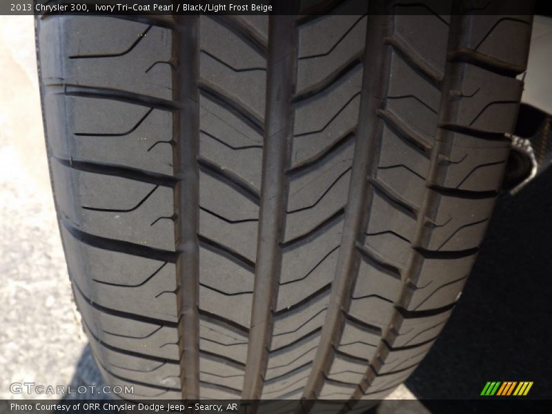 Ivory Tri-Coat Pearl / Black/Light Frost Beige 2013 Chrysler 300
