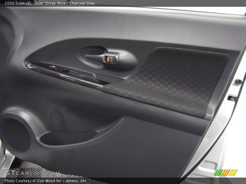 Silver Streak Mica / Charcoal Gray 2009 Scion xD