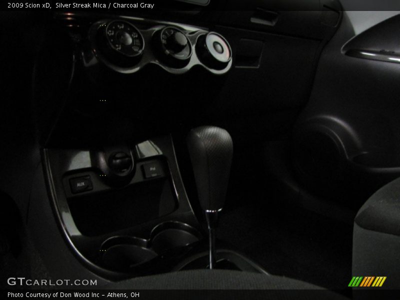Silver Streak Mica / Charcoal Gray 2009 Scion xD