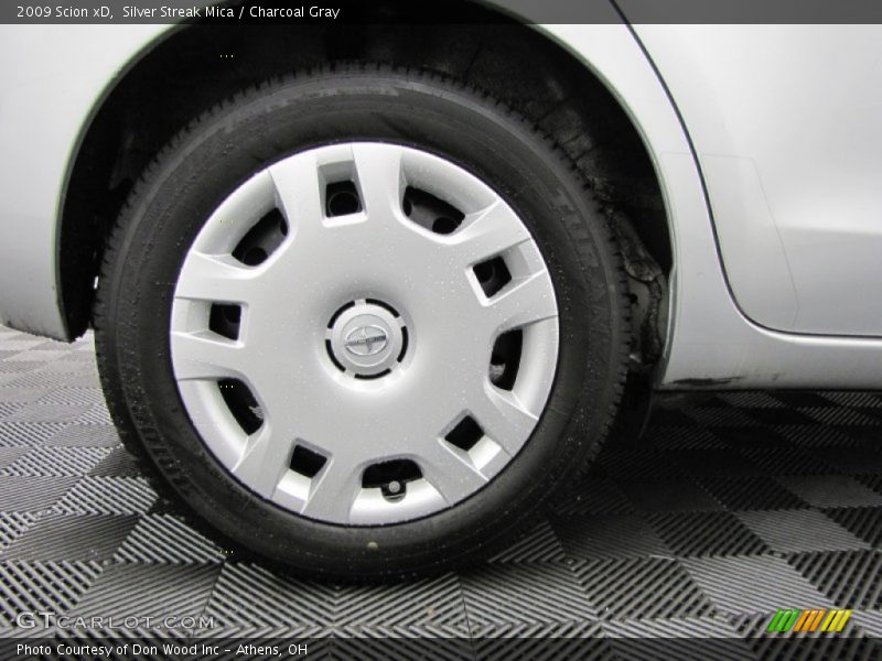 Silver Streak Mica / Charcoal Gray 2009 Scion xD