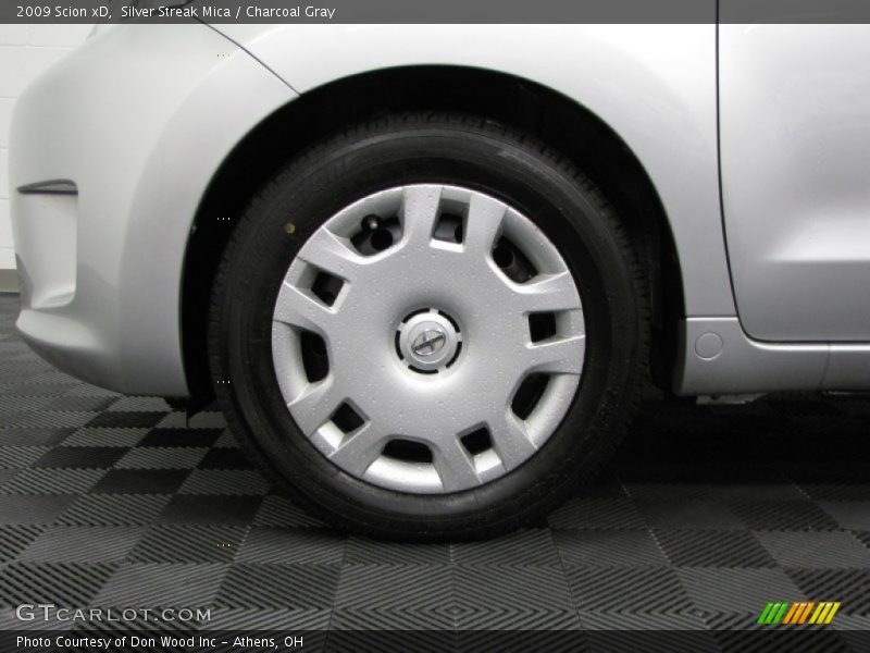 Silver Streak Mica / Charcoal Gray 2009 Scion xD