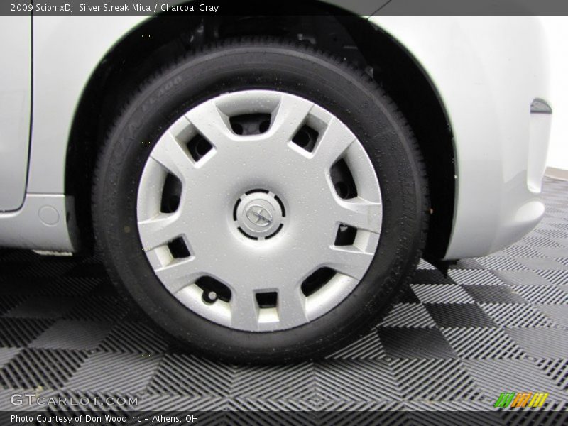 Silver Streak Mica / Charcoal Gray 2009 Scion xD