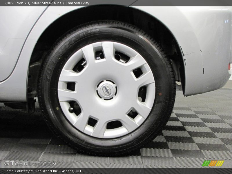 Silver Streak Mica / Charcoal Gray 2009 Scion xD