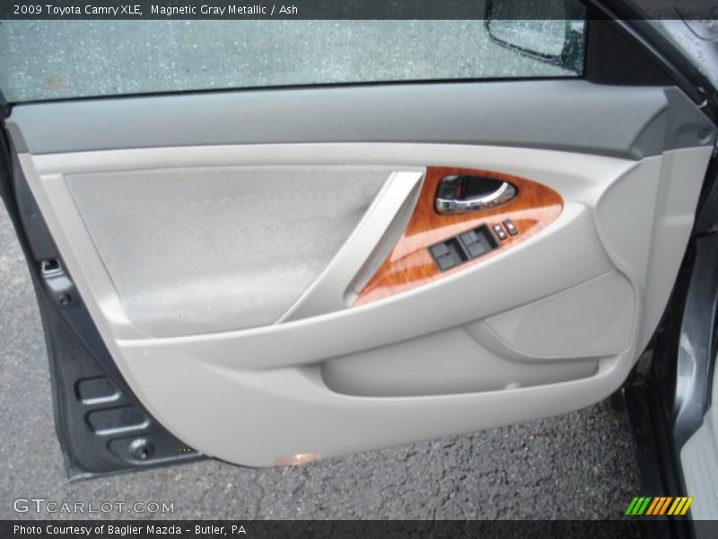Magnetic Gray Metallic / Ash 2009 Toyota Camry XLE