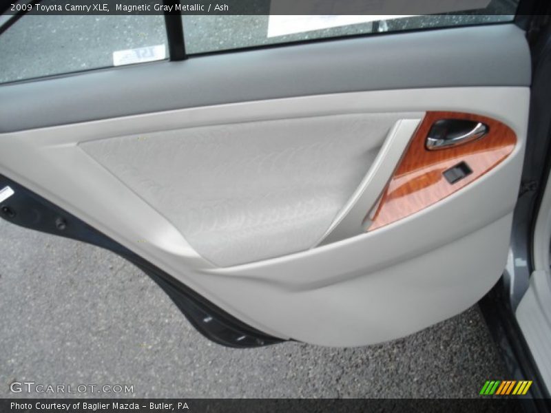 Magnetic Gray Metallic / Ash 2009 Toyota Camry XLE