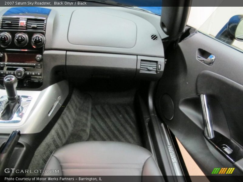 Black Onyx / Black 2007 Saturn Sky Roadster