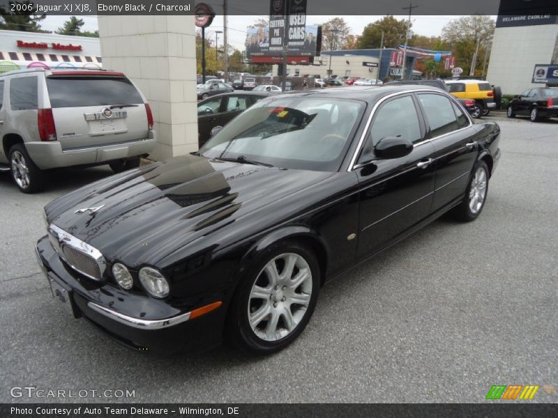 Front 3/4 View of 2006 XJ XJ8