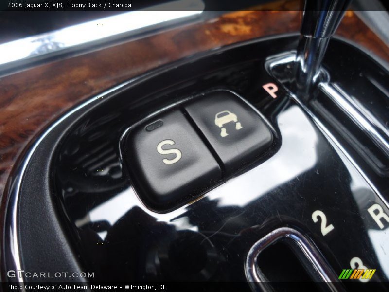 Controls of 2006 XJ XJ8