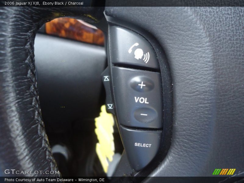 Controls of 2006 XJ XJ8