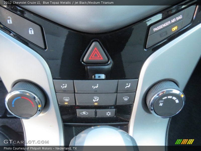 Blue Topaz Metallic / Jet Black/Medium Titanium 2012 Chevrolet Cruze LS