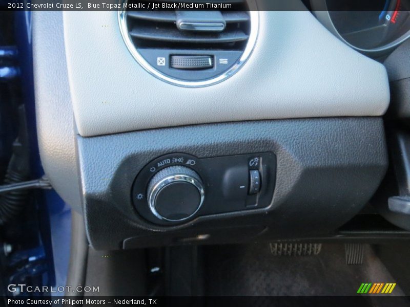 Blue Topaz Metallic / Jet Black/Medium Titanium 2012 Chevrolet Cruze LS