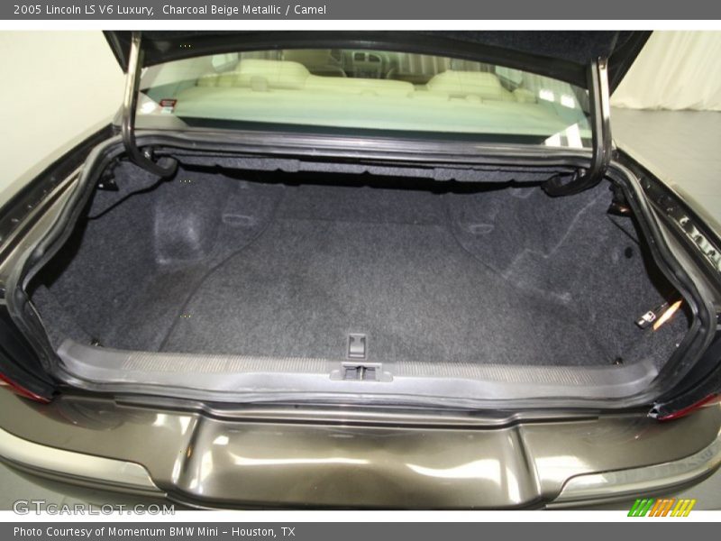  2005 LS V6 Luxury Trunk