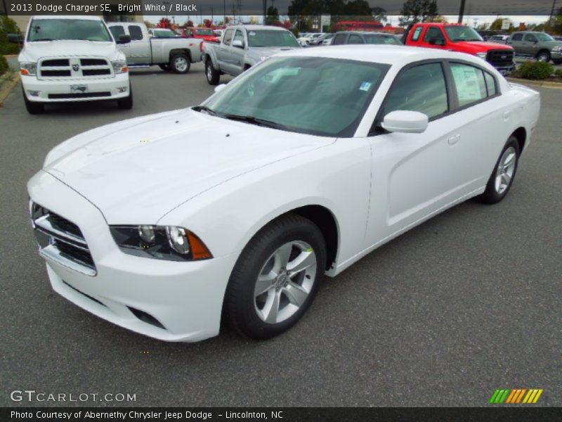 Bright White / Black 2013 Dodge Charger SE