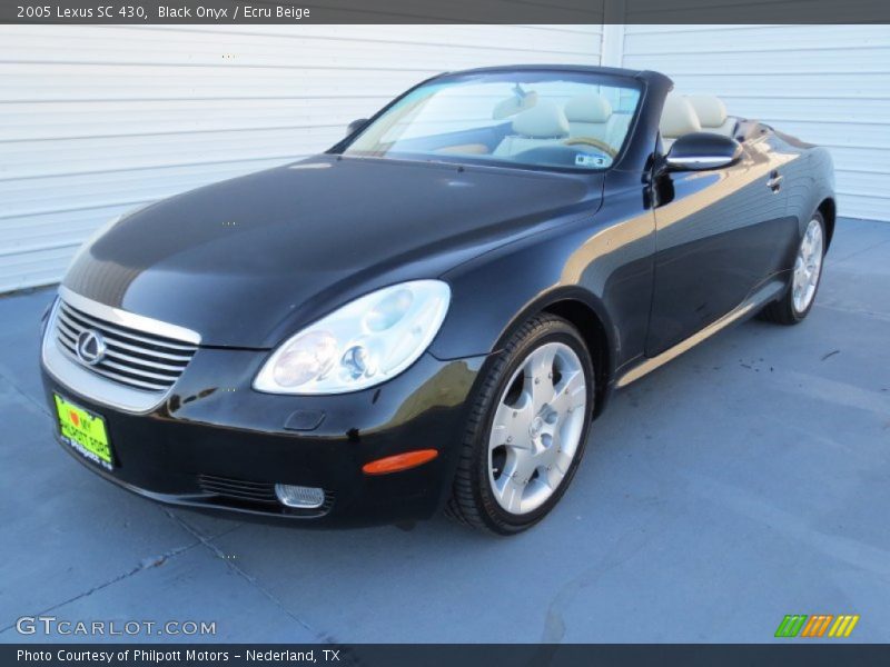 Front 3/4 View of 2005 SC 430