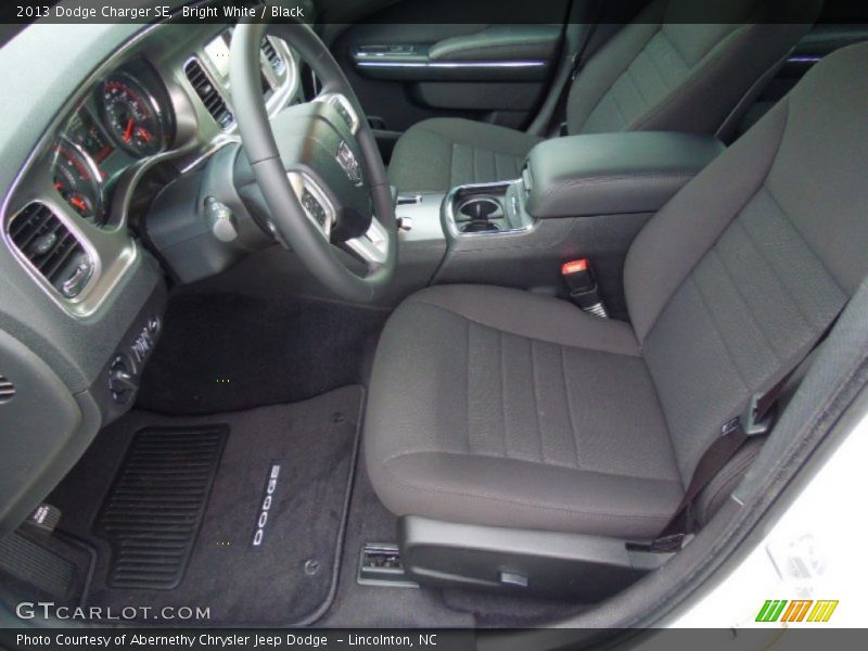 Bright White / Black 2013 Dodge Charger SE