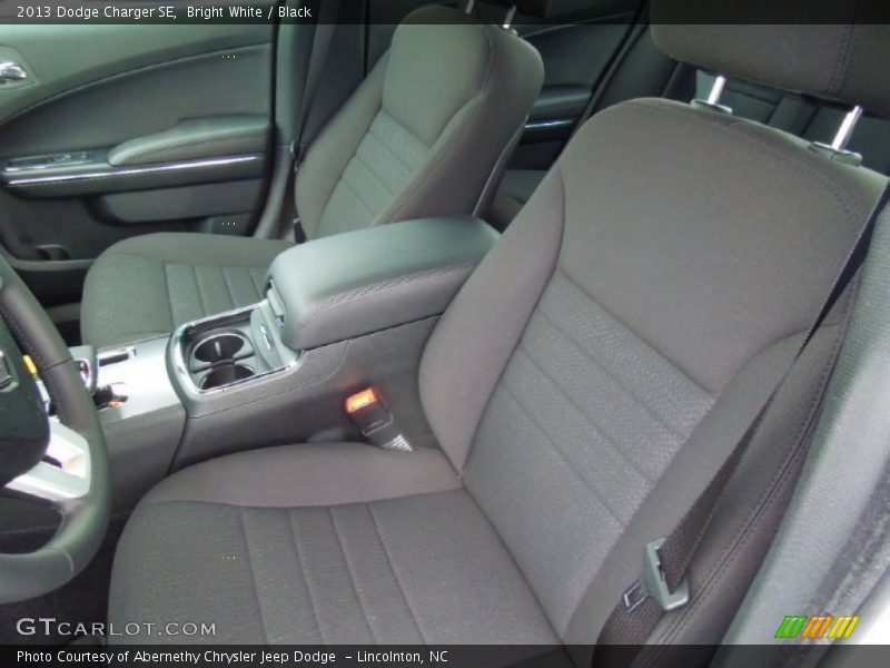 Bright White / Black 2013 Dodge Charger SE