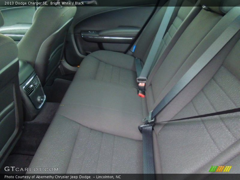 Bright White / Black 2013 Dodge Charger SE
