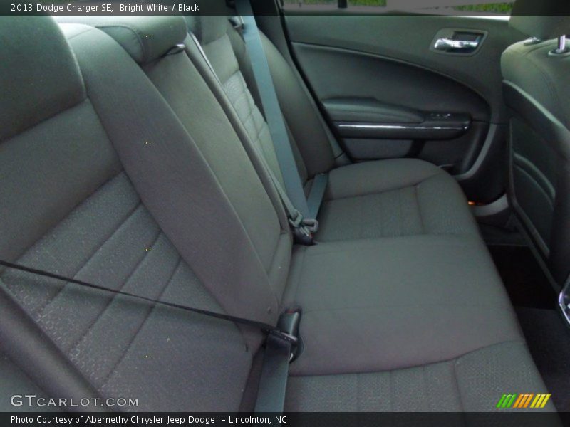 Bright White / Black 2013 Dodge Charger SE