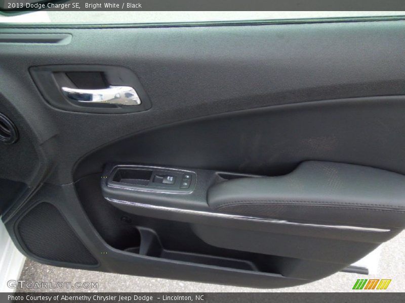 Bright White / Black 2013 Dodge Charger SE