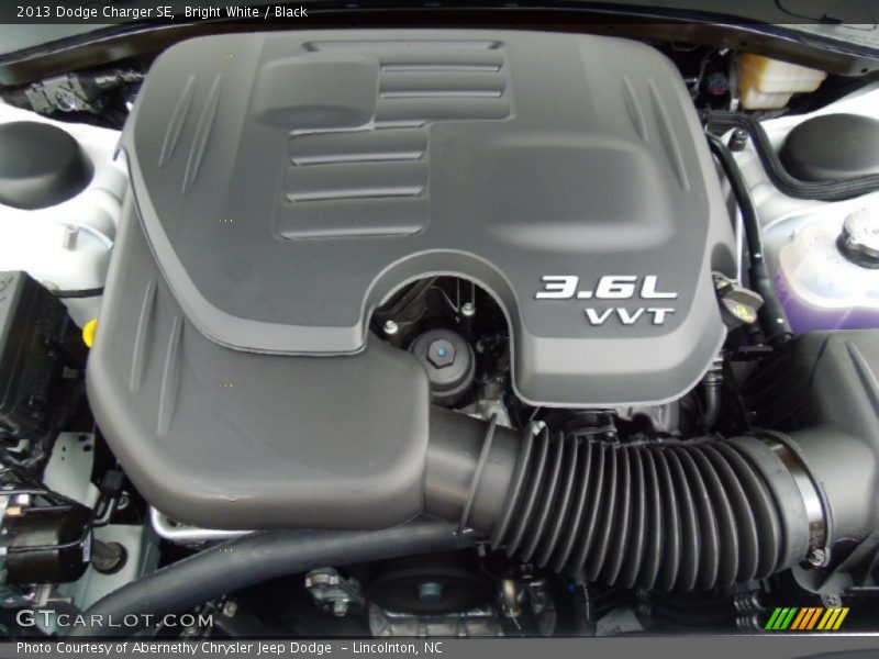 Bright White / Black 2013 Dodge Charger SE