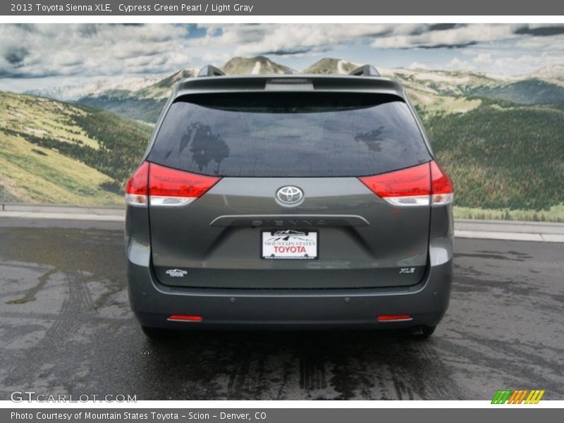 Cypress Green Pearl / Light Gray 2013 Toyota Sienna XLE