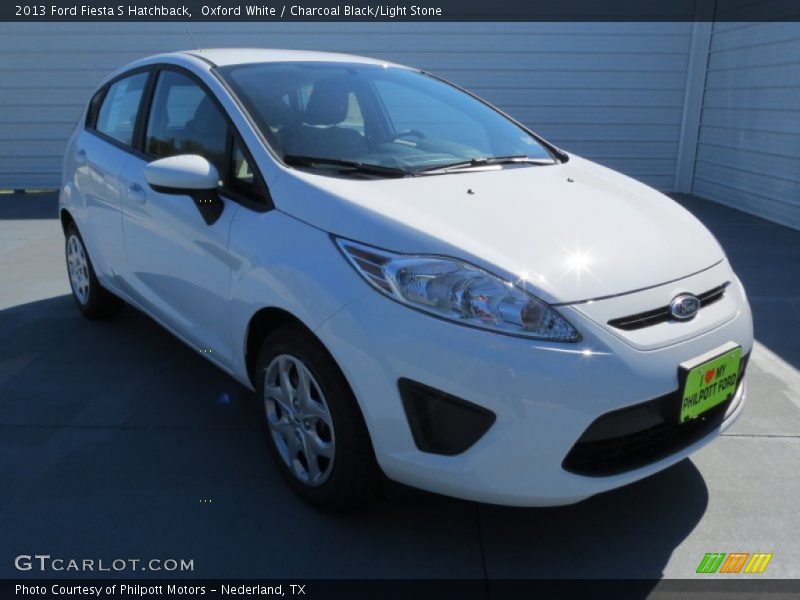Oxford White / Charcoal Black/Light Stone 2013 Ford Fiesta S Hatchback