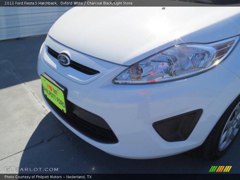 Oxford White / Charcoal Black/Light Stone 2013 Ford Fiesta S Hatchback