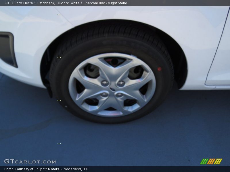 Oxford White / Charcoal Black/Light Stone 2013 Ford Fiesta S Hatchback