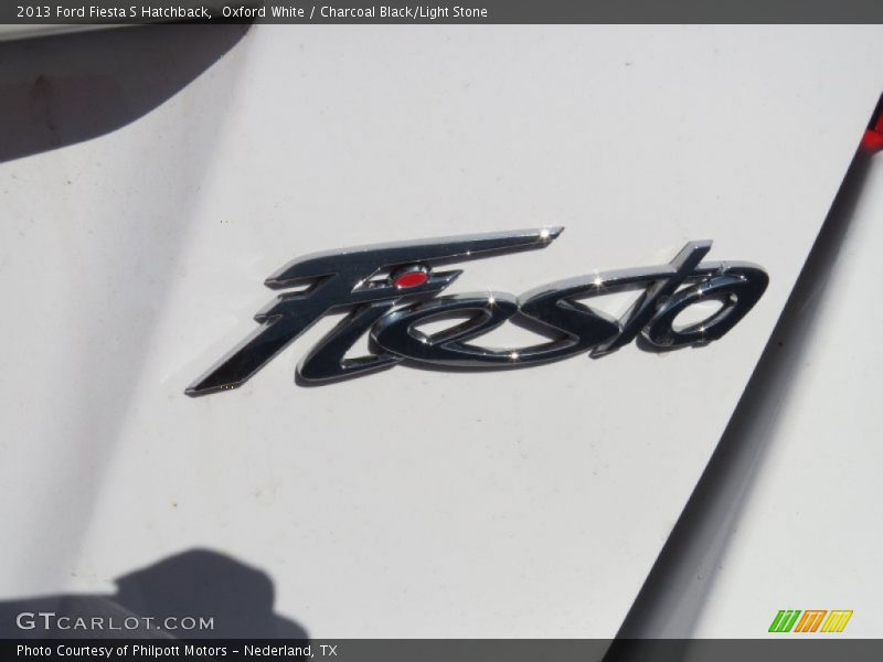 Oxford White / Charcoal Black/Light Stone 2013 Ford Fiesta S Hatchback