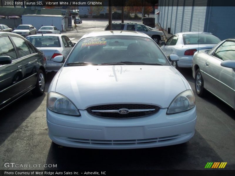 Vibrant White / Medium Graphite 2002 Ford Taurus SES