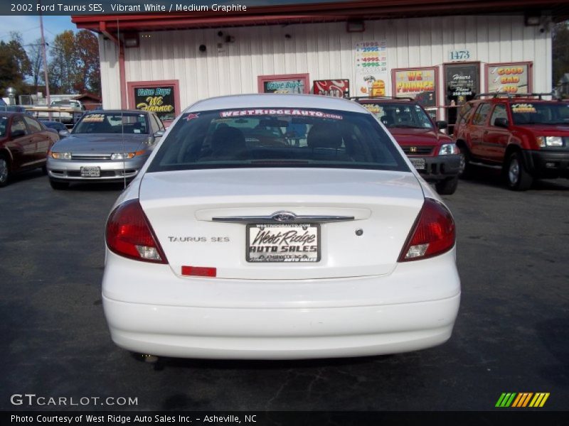 Vibrant White / Medium Graphite 2002 Ford Taurus SES