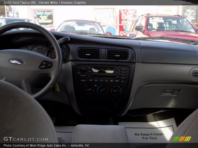 Vibrant White / Medium Graphite 2002 Ford Taurus SES