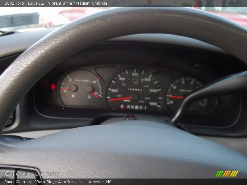 Vibrant White / Medium Graphite 2002 Ford Taurus SES