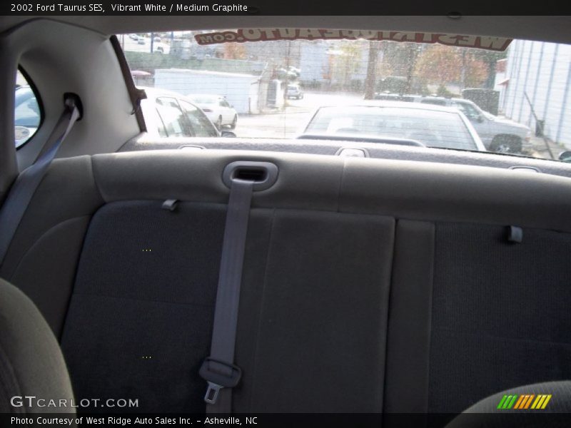 Vibrant White / Medium Graphite 2002 Ford Taurus SES
