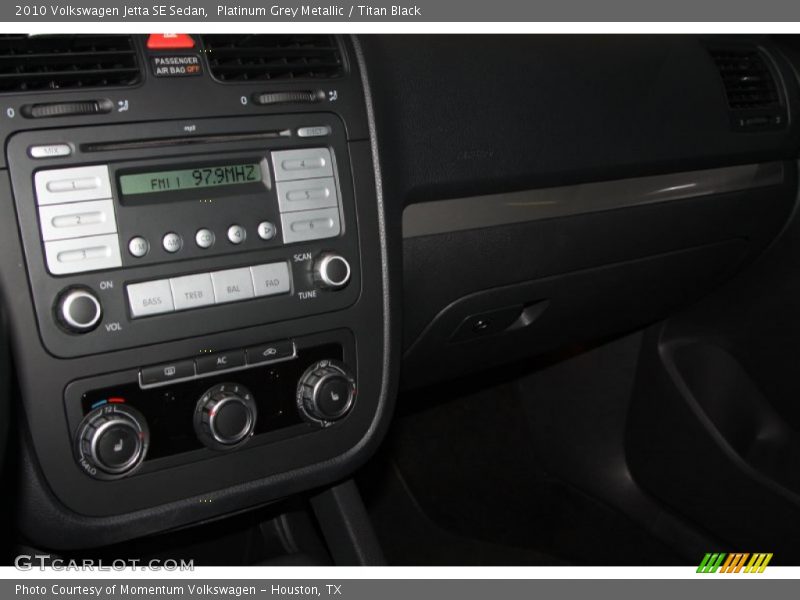 Platinum Grey Metallic / Titan Black 2010 Volkswagen Jetta SE Sedan