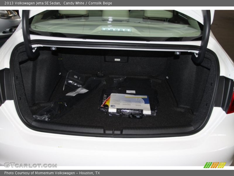 Candy White / Cornsilk Beige 2013 Volkswagen Jetta SE Sedan
