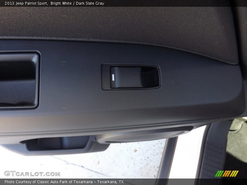 Bright White / Dark Slate Gray 2013 Jeep Patriot Sport