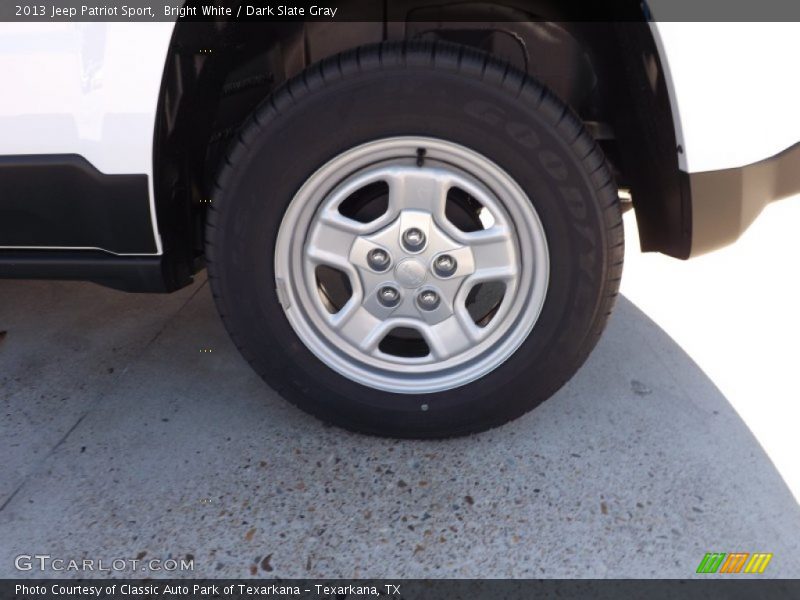 Bright White / Dark Slate Gray 2013 Jeep Patriot Sport