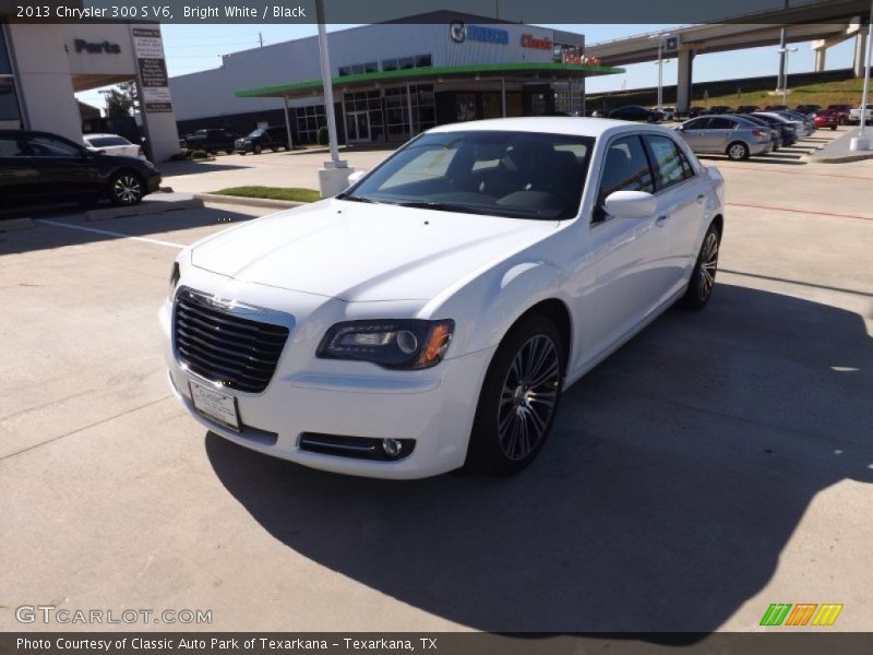 Bright White / Black 2013 Chrysler 300 S V6